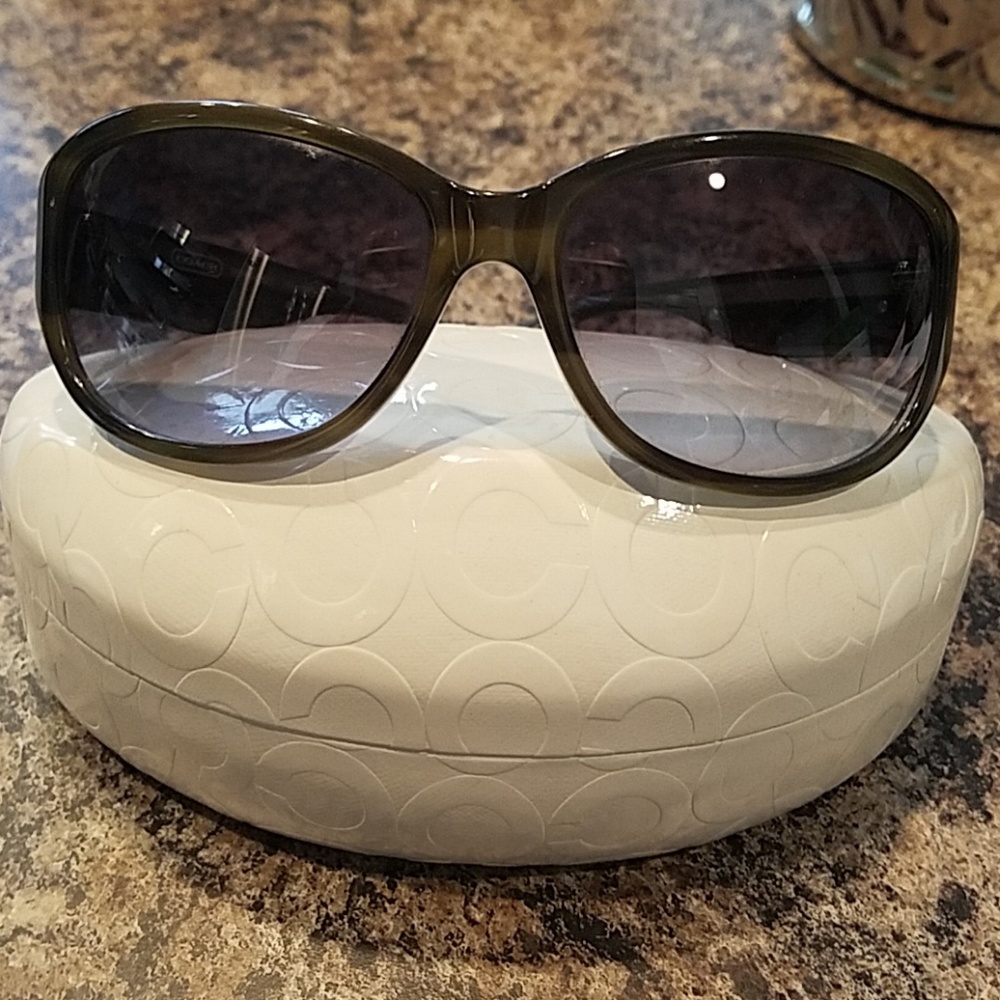 Coach Sunglasses Devyn (please note minor damages)
